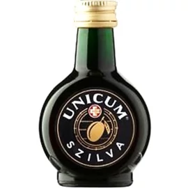 Zwack Unicum szilva ízesítésű keserűlikőr 0,1l 34,5%, üvegpalackos