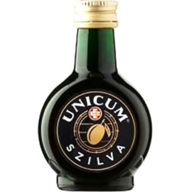 Zwack Unicum szilva ízesítésű keserűlikőr 0,1l 35%, üvegpalackos